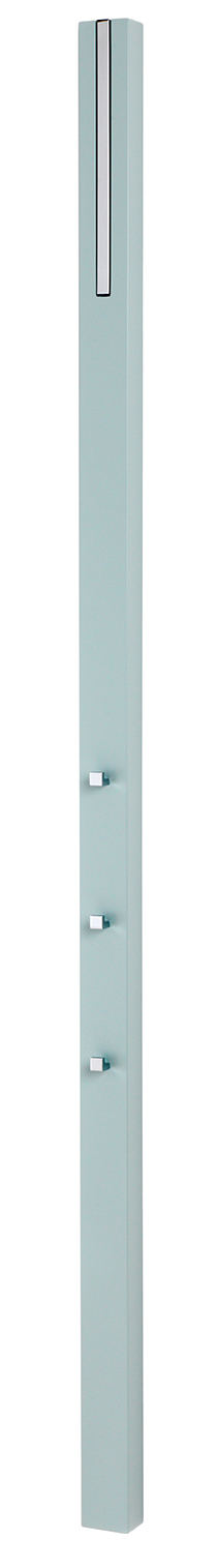 Helle Schönbuch Line Garderobe mit drei Haken und einer Kleiderstange aus Metall.