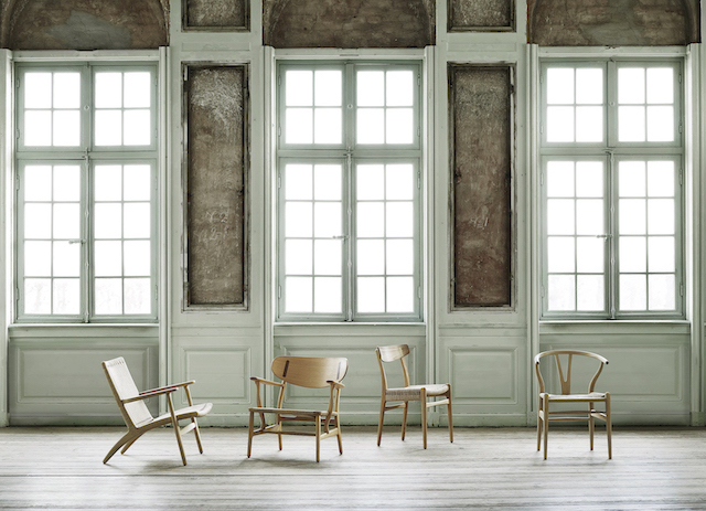 CH25 Lounge Sessel von Carl Hansen & Søn: Eiche lackiert mit schwarzem Geflecht.