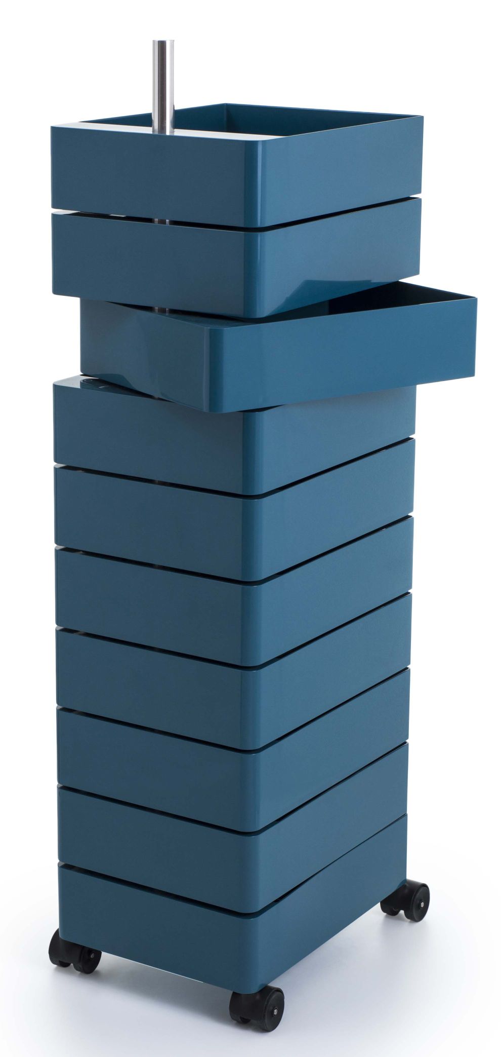 Blauer 360° Container von Magis mit Rollen und mehreren Schubladen, eine Schublade ist geöffnet.