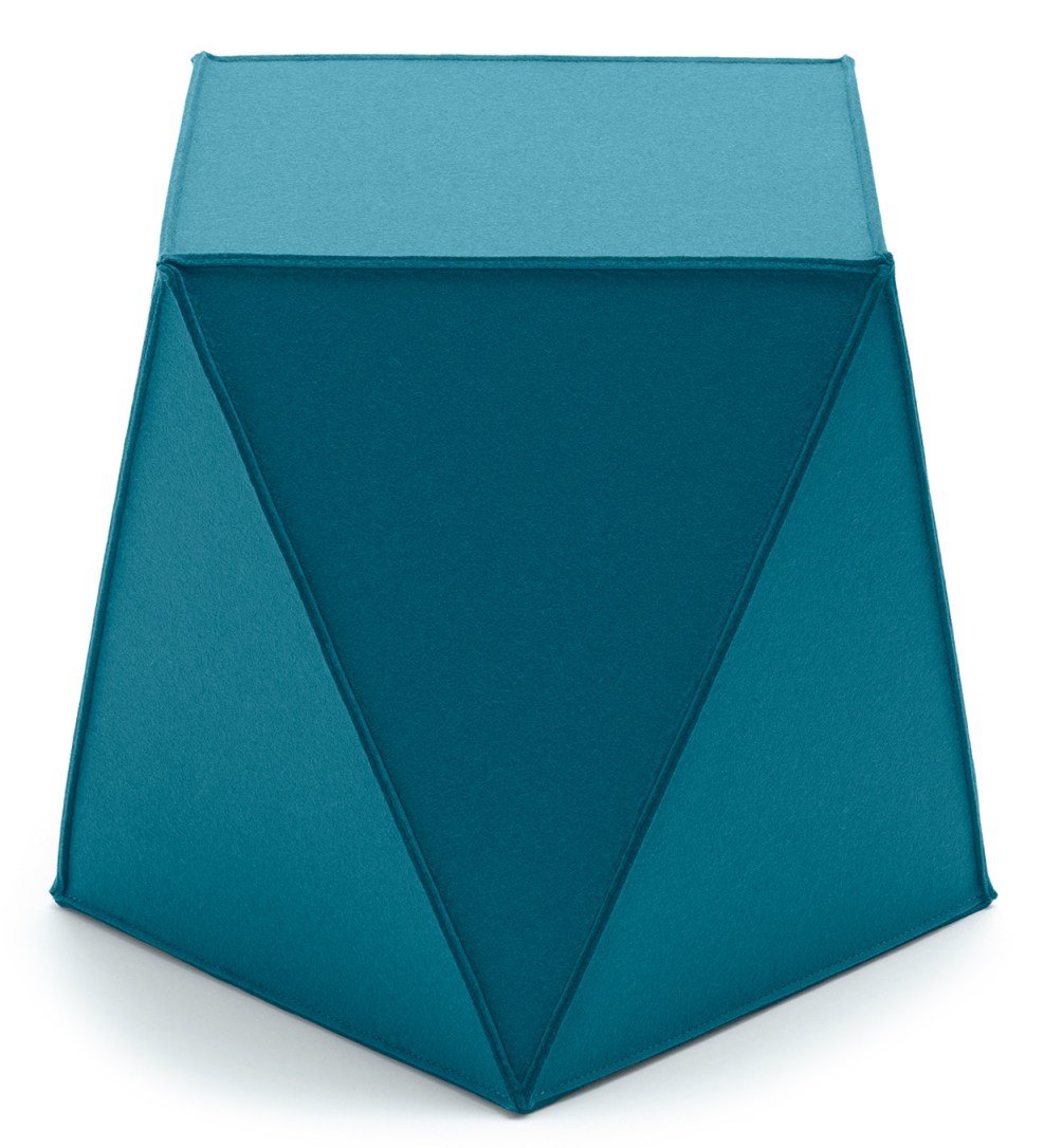 Brilli Sitzmöbel von HEY-SIGN: Moderner, türkisfarbener Sitzhocker aus Filz in geometrischer Form für Wohnzimmer und Büro.