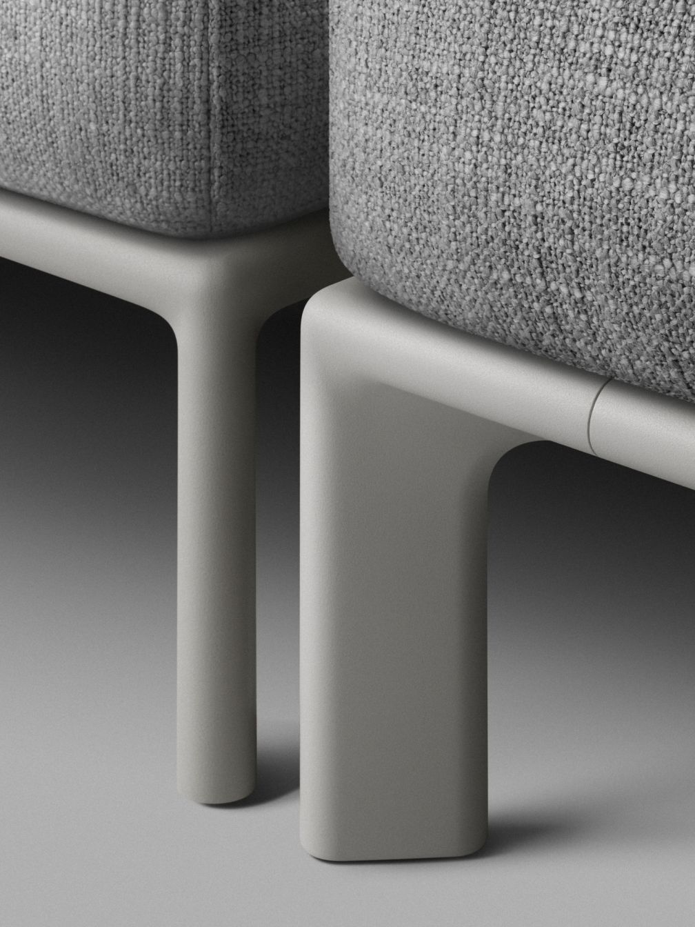 Detailaufnahme: Grauer Lounge Sessel mit Stoffbezug und minimalistischem Design, Fokus auf Beine.