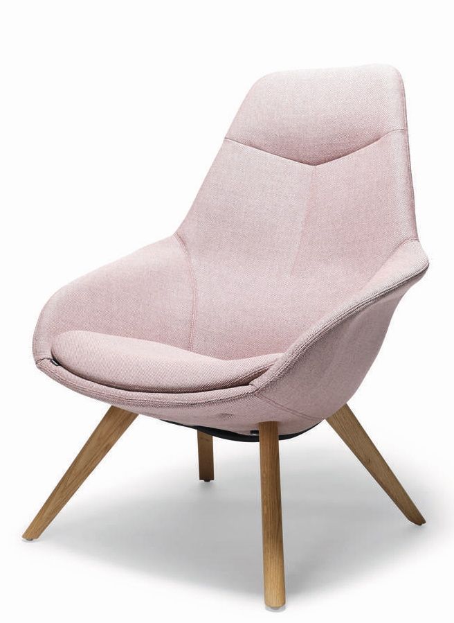 Yonda Loungesessel von Wilkhahn, moderner Sessel in Rosa mit Holzbeinen für Wohnzimmer und Büro.
