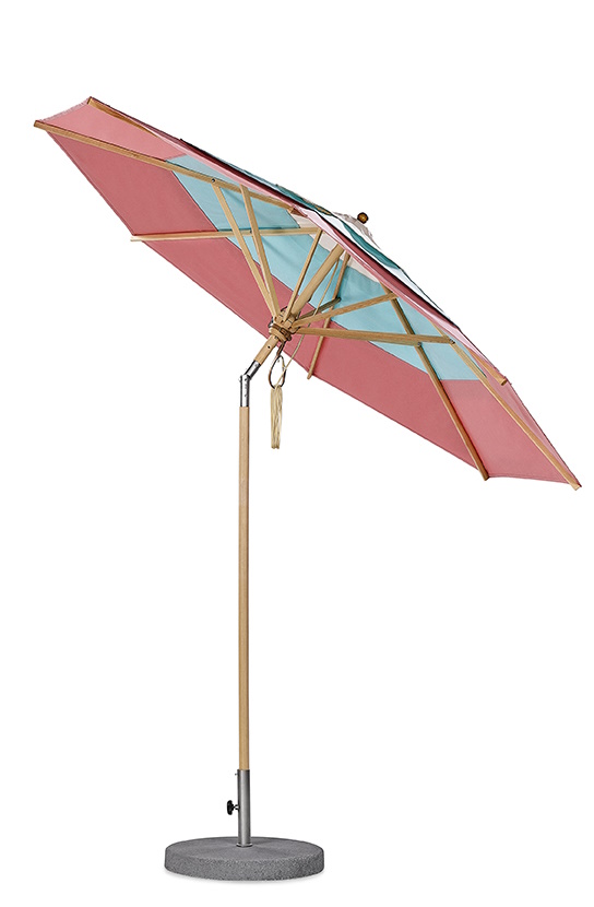 Weishäupl Klassiker Schirm: Detailansicht des Sonnenschirms mit rosa und türkisfarbenem Stoff und Holzgestell.