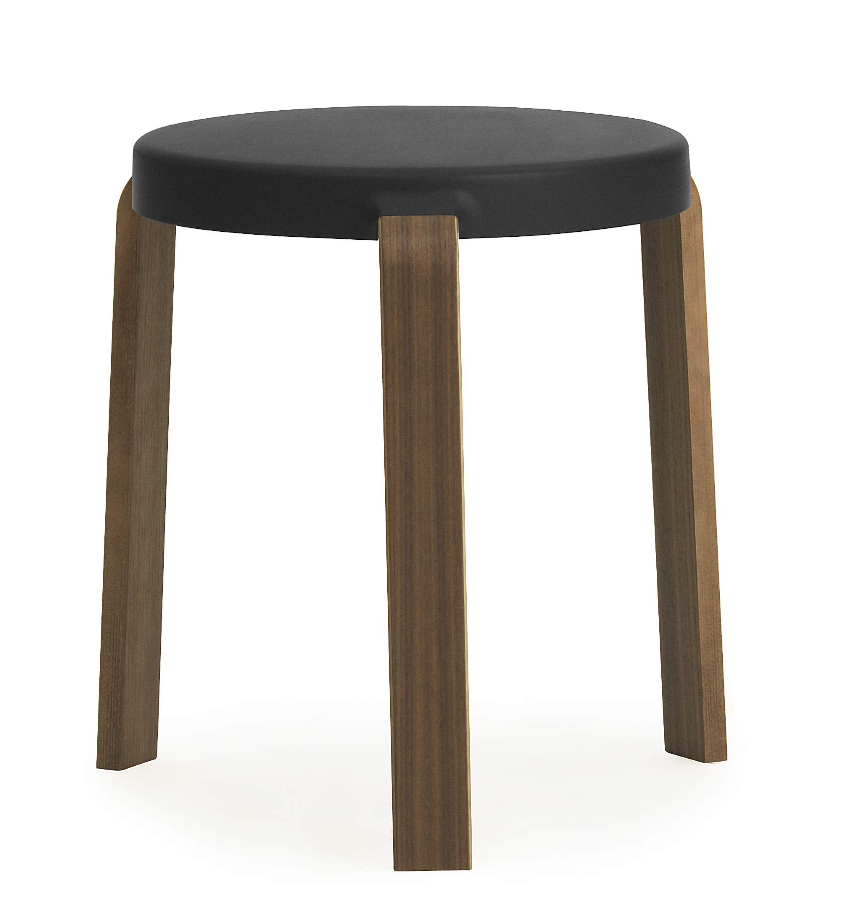Tap Hocker von Normann Copenhagen mit schwarzer Sitzfläche und drei Holzbeinen auf weißem Hintergrund.