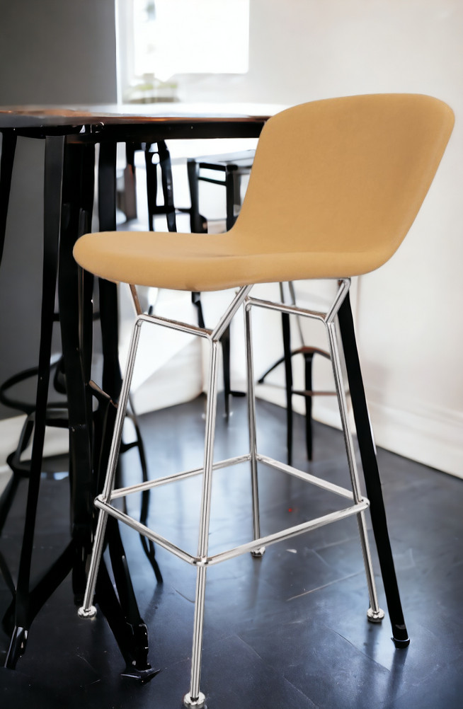 Bertoia Barhocker von Knoll International mit Kernlederbezug und verchromtem Stahlgestell, seitliche Ansicht.