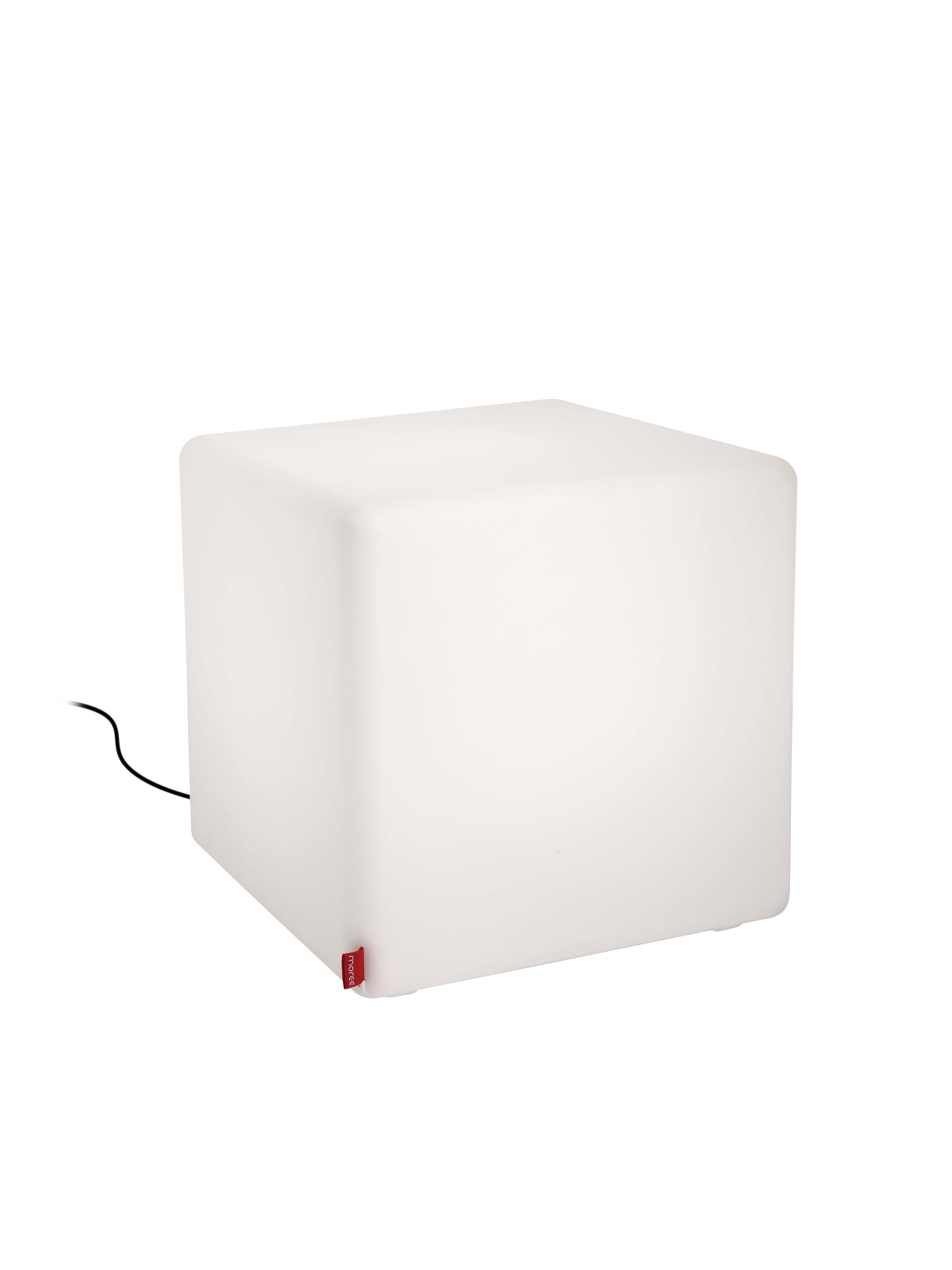 Weißer CUBE Outdoor Hocker von Moree, ideal als Beistelltisch und Sitzgelegenheit.