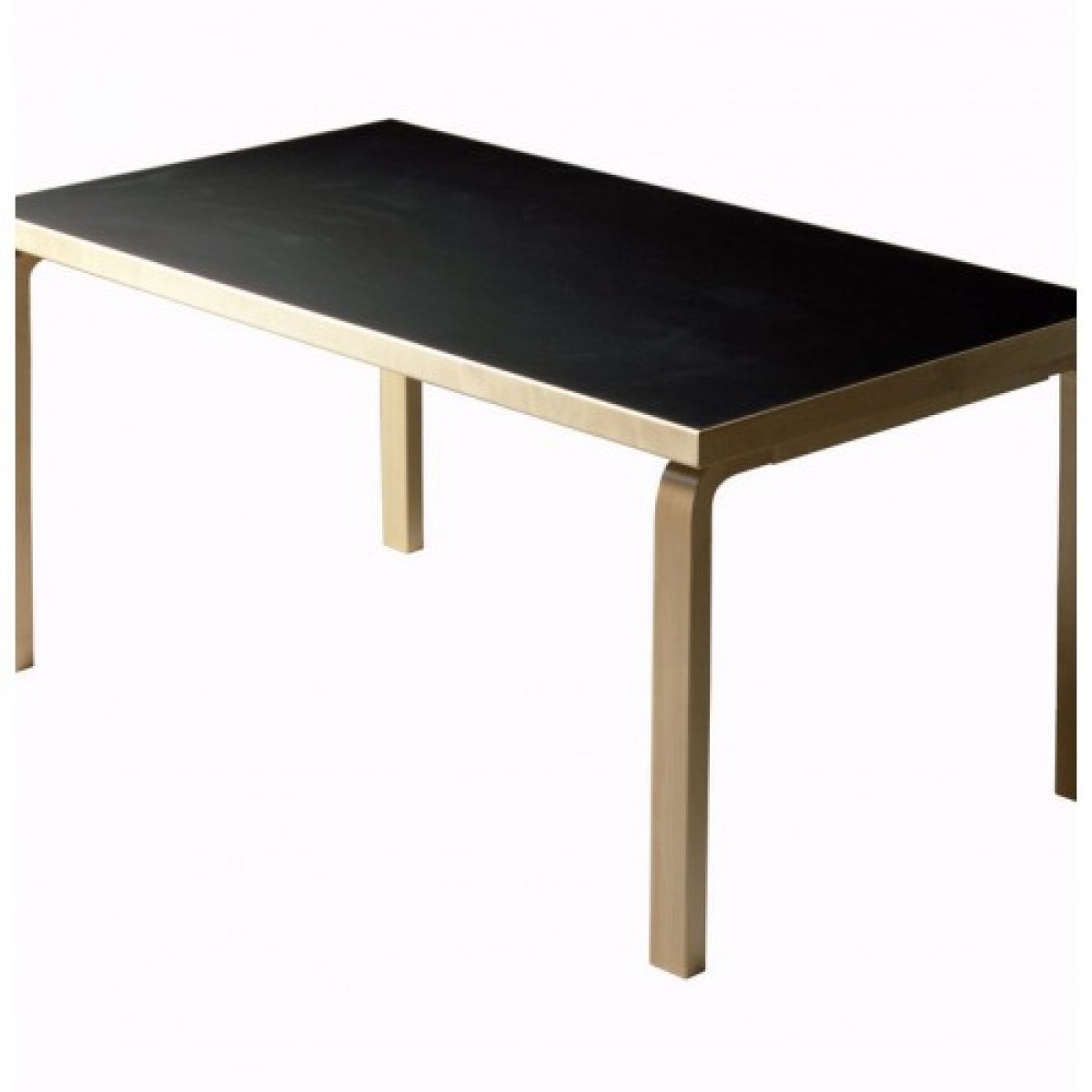 Artek Tisch 83 mit schwarzer Tischplatte und goldfarbenem Gestell aus gebogenem Holz, freigestellt.