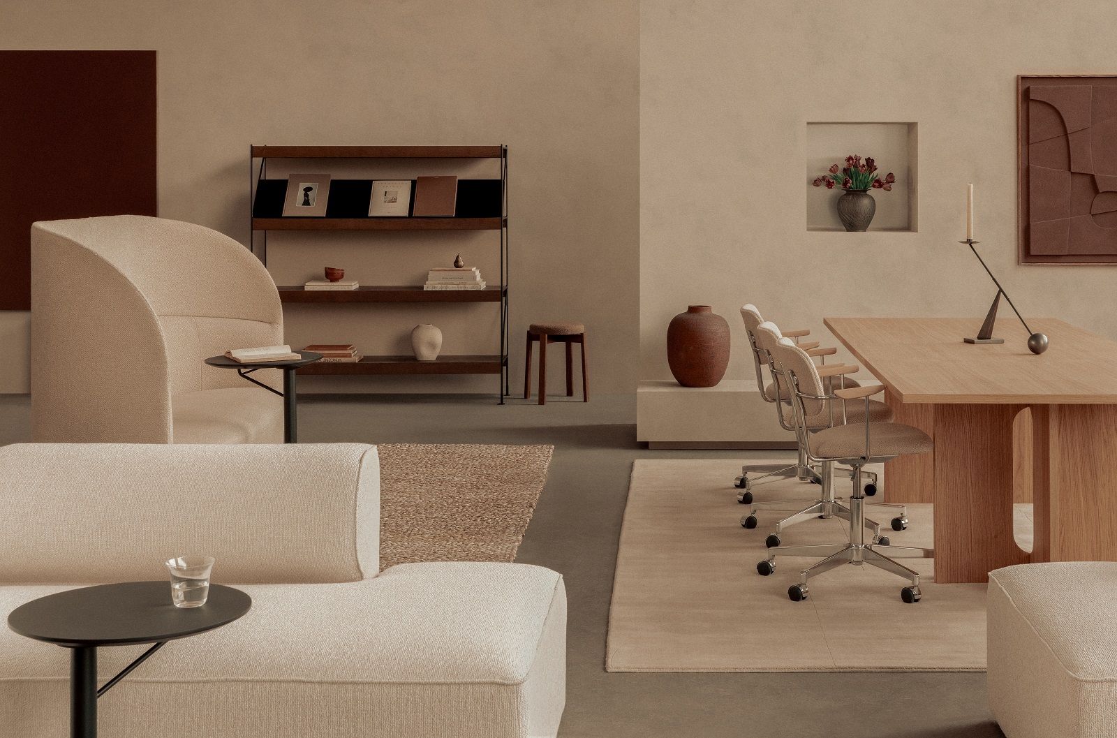 Modernes Wohnzimmer Interieur mit Audo Copenhagen Zet Storage System Regal aus Holz und Metall.