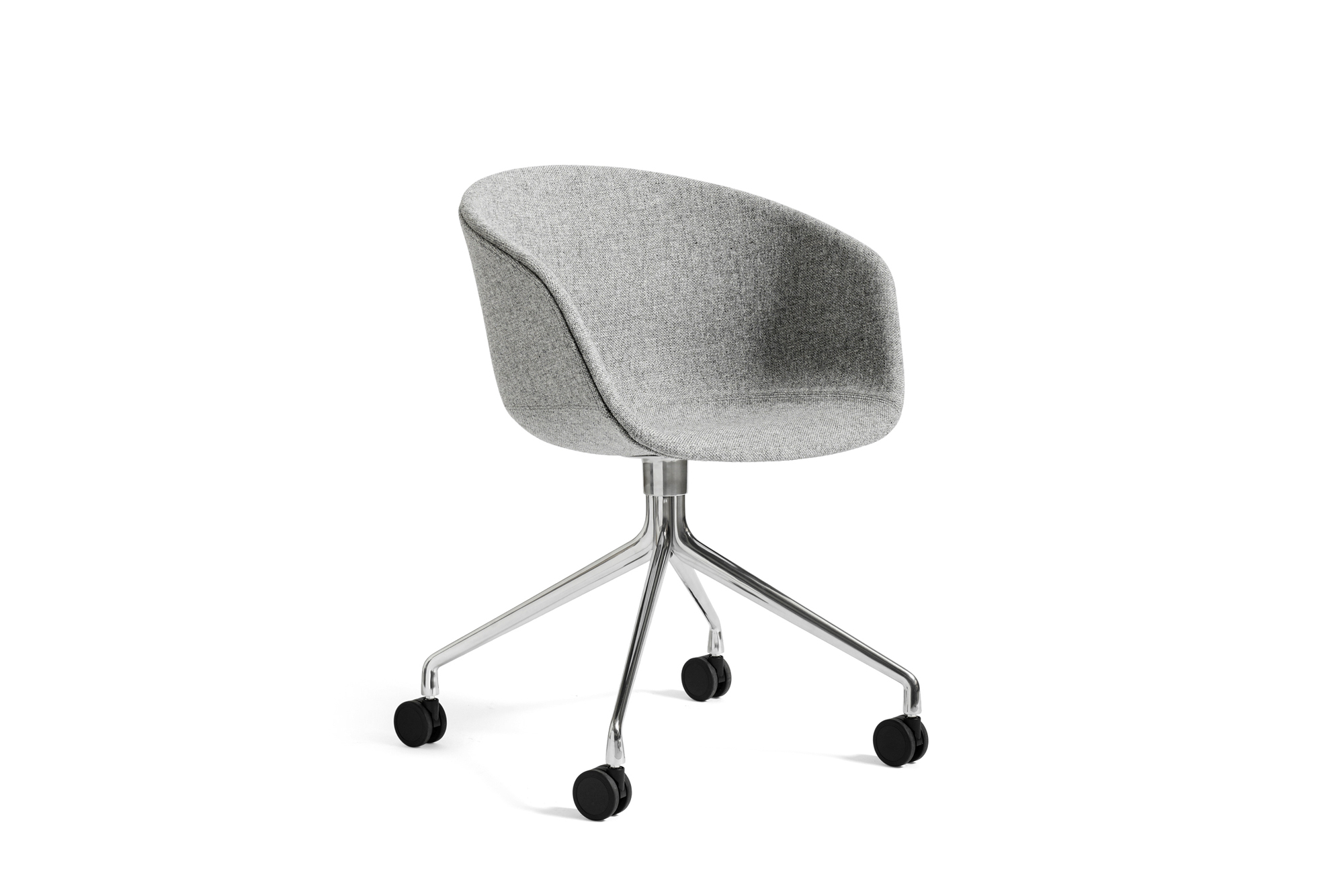 About A Chair AAC25 Stuhl von Hay, vollgepolstert in Grau mit Rollen.