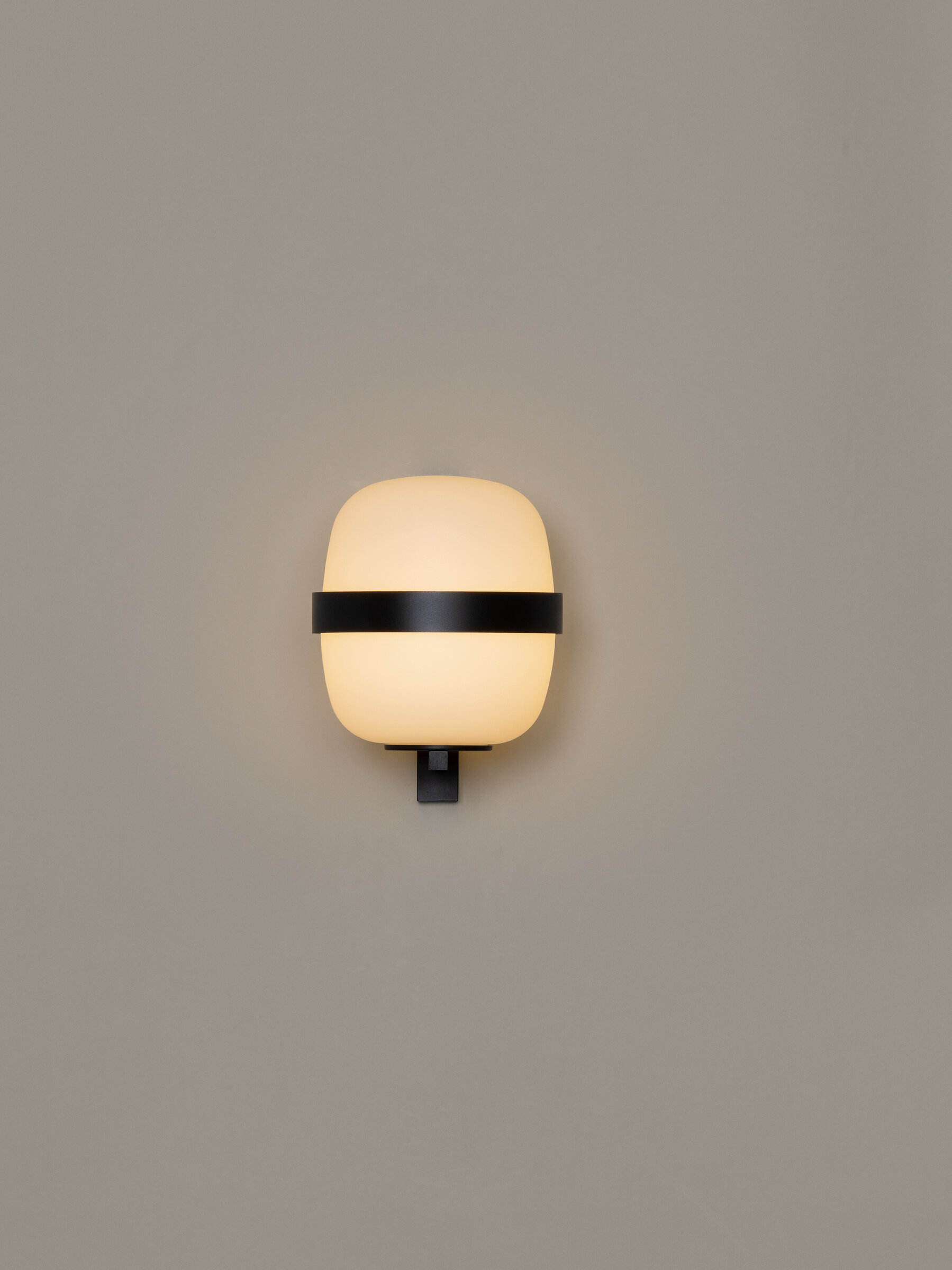 Wally Cestita Wandleuchte von Santa & Cole in Schwarz, modernes Design für Innenräume.