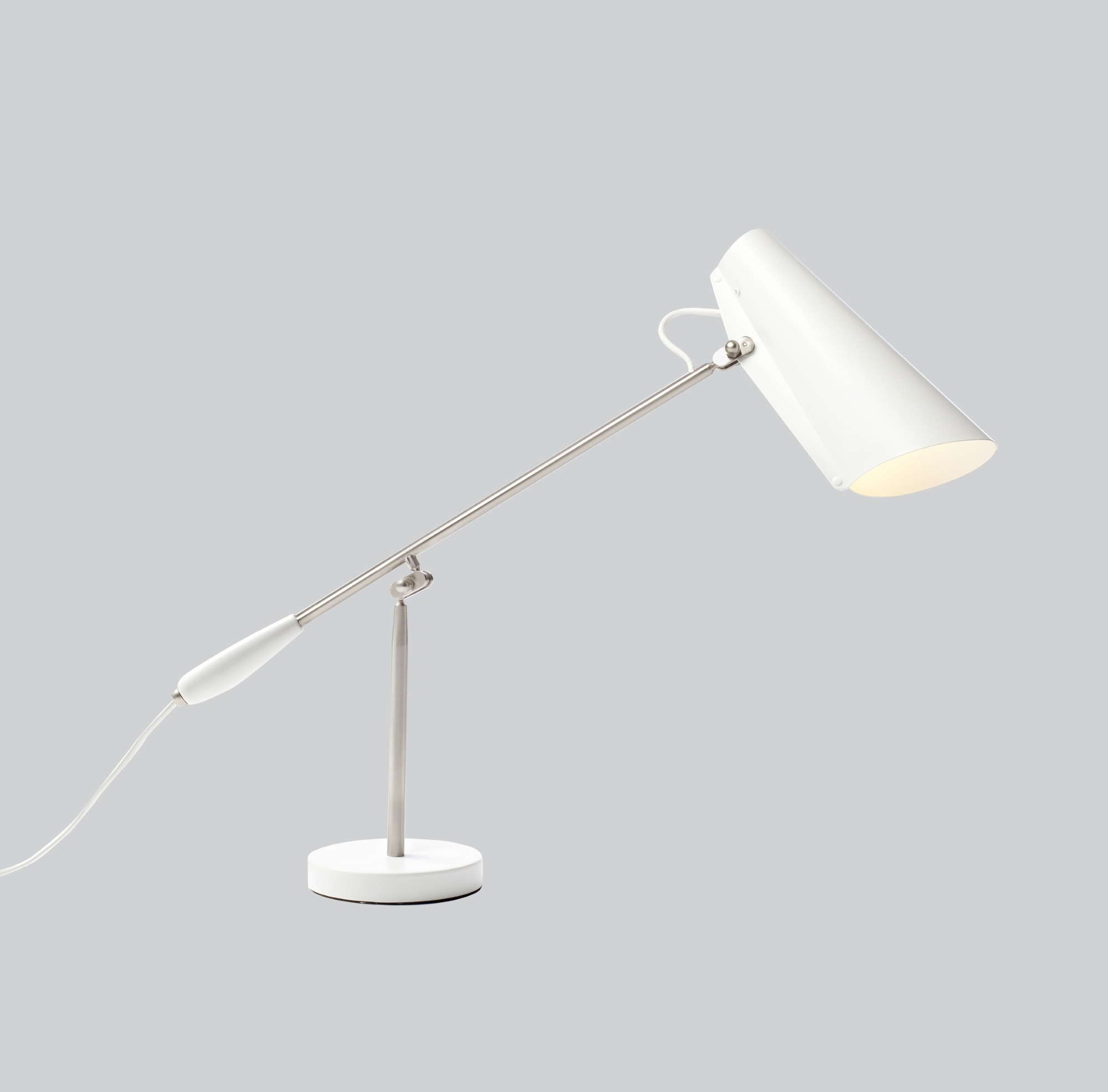 Weiße Birdy Tischleuchte von Northern aus Stahl, modernes Design für Schreibtisch oder Nachttisch.