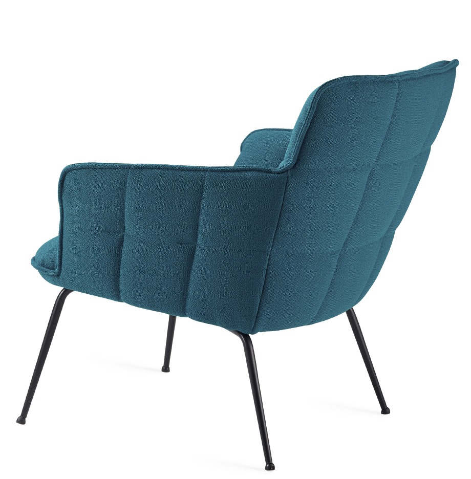 Marla Sessel von Freifrau Manufaktur, niedrige Ausführung, türkiser Stoffbezug mit Steppung, schwarzes Metallgestell, modernes Möbeldesign.
