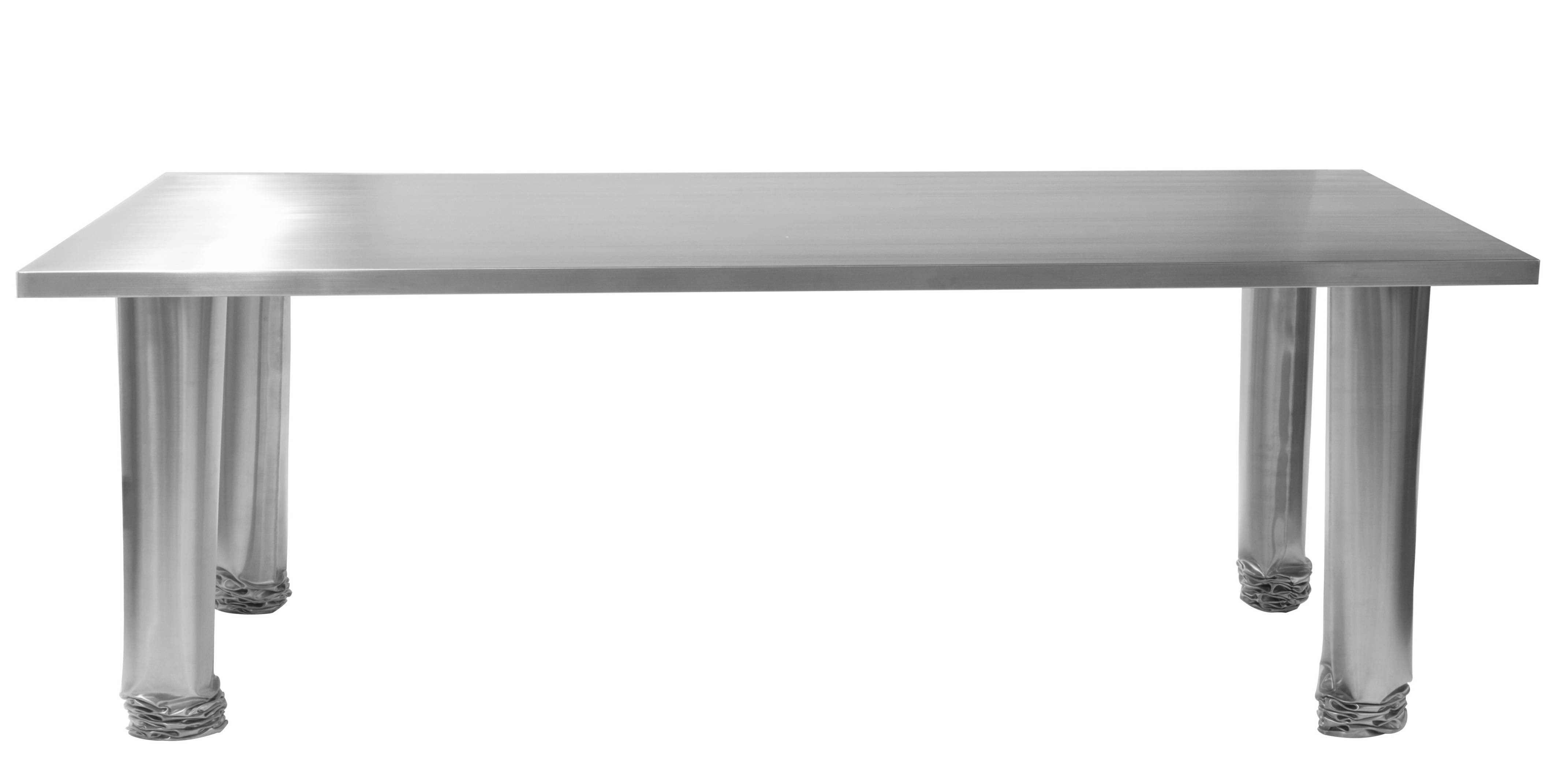 Silberner Crash Table Esstisch von Zieta mit rechteckiger Tischplatte und vier zylindrischen Beinen.