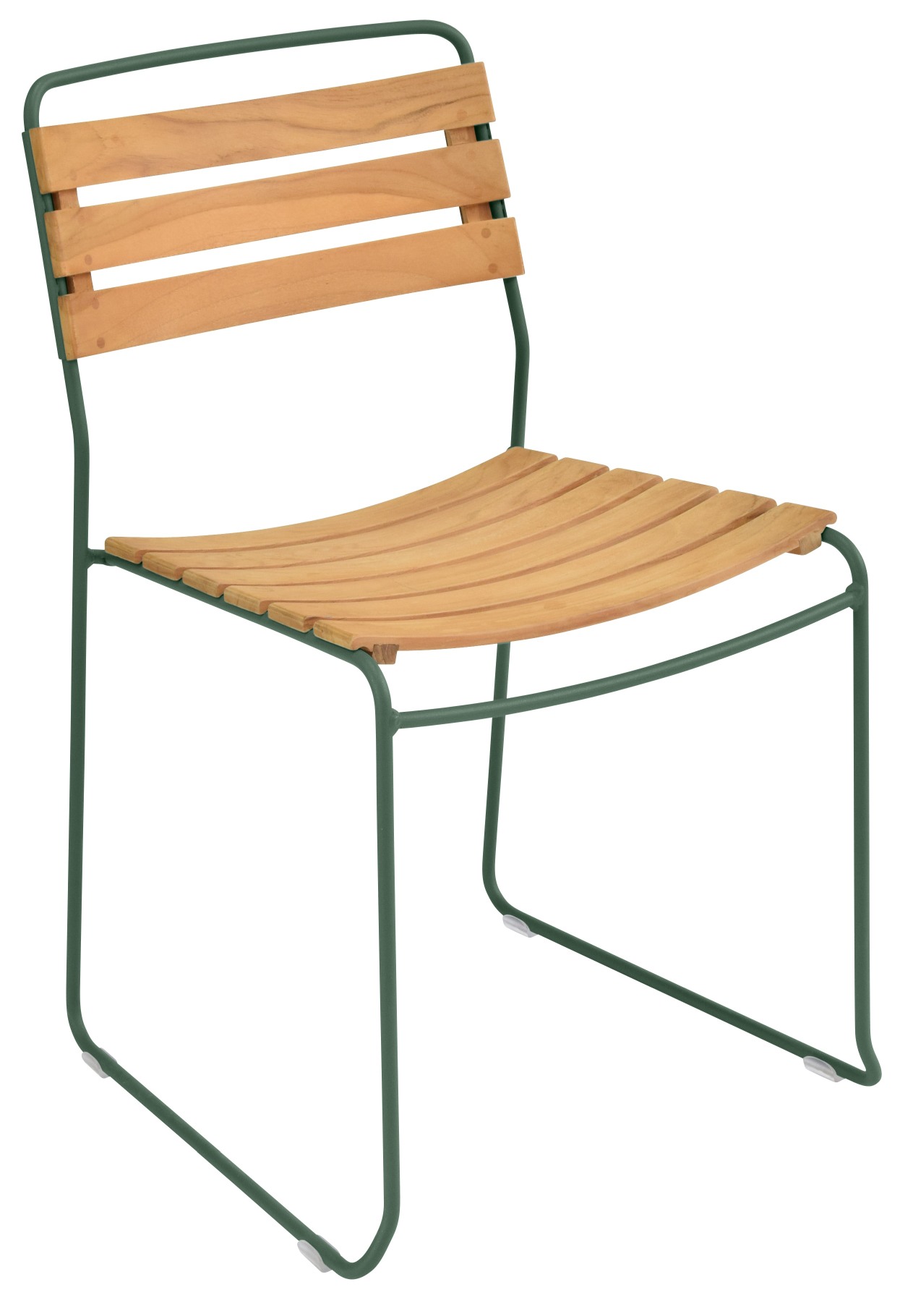 Surprising Teak Chair von Fermob für den Außenbereich: Teakholz Sitzfläche und grüne Metallstruktur.