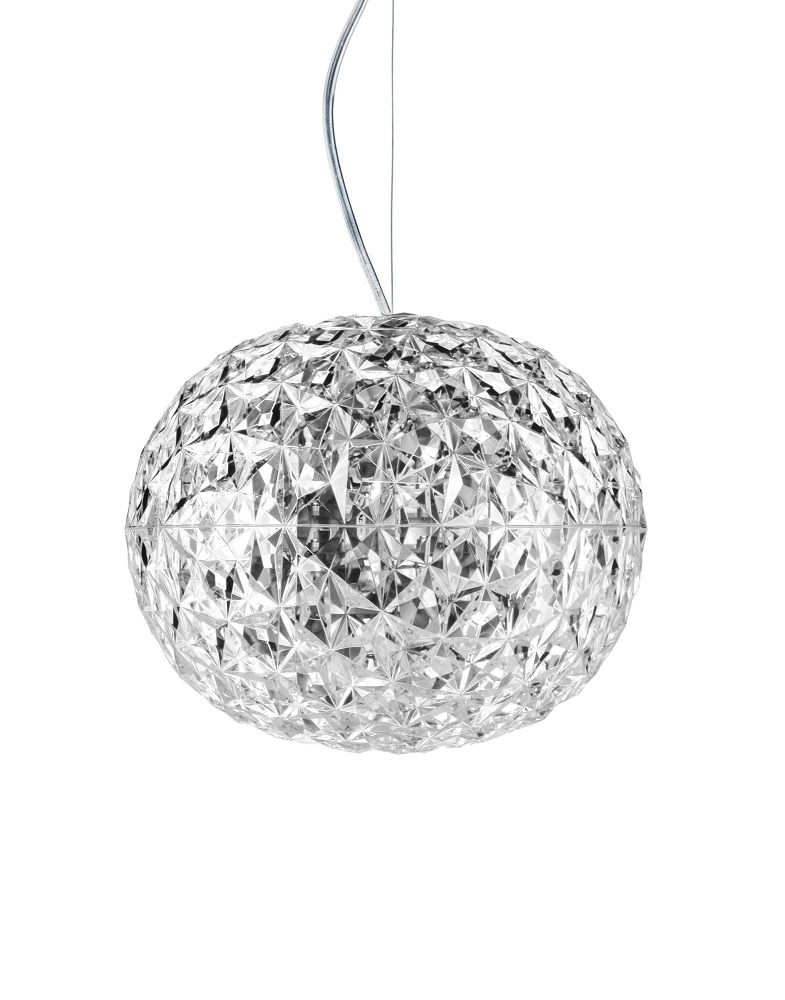 Planet Pendelleuchte von Kartell: Transparente, kugelförmige Hängelampe mit facettierter Oberfläche für stilvolle Beleuchtung.