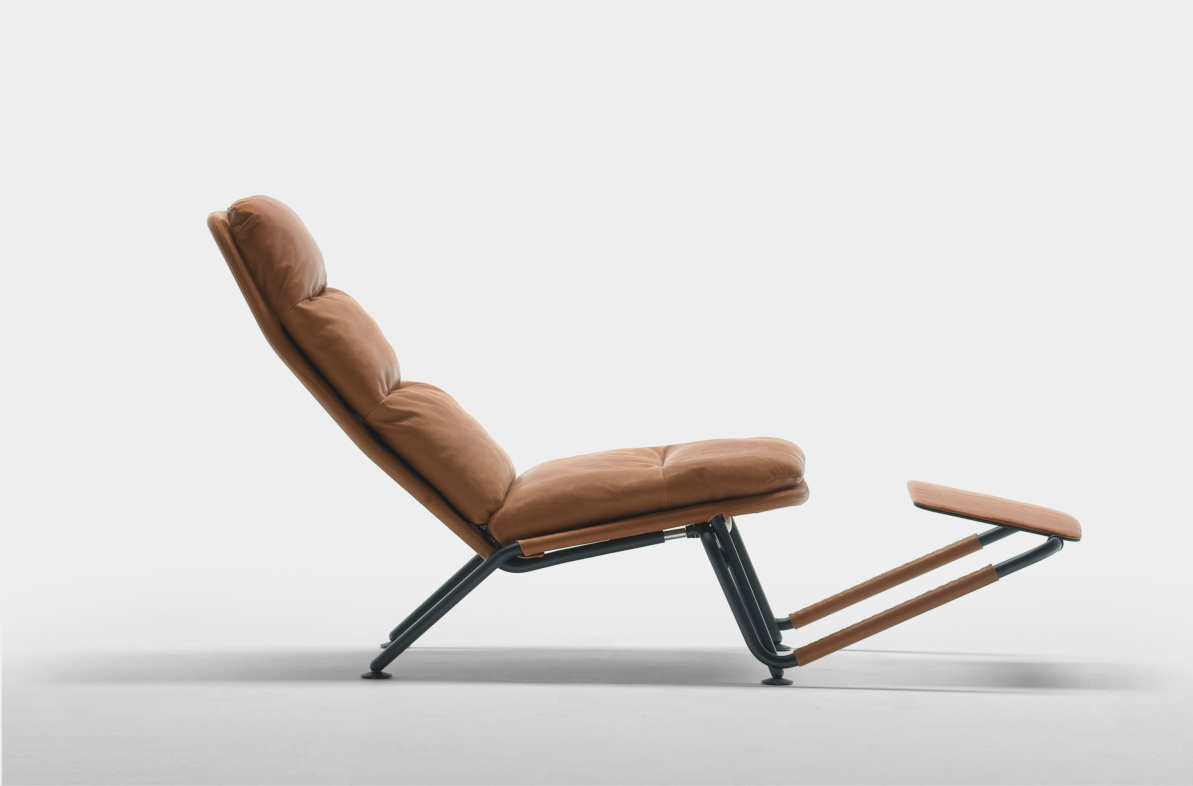 Kontrapunkt Liegesessel Prostoria, braunes Leder, modernes Design mit Fußstütze, bequemer Relaxsessel für Wohnzimmer und Lounge.