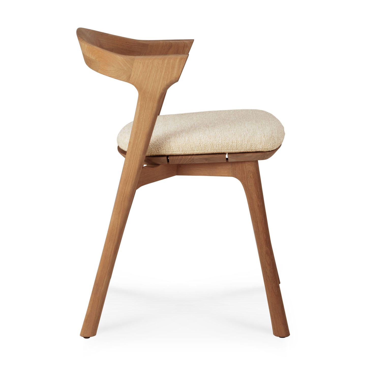 Bok Stuhl mit Sitzkissen für Outdoor, Ethnicraft. Holzstuhl mit bequemer Polsterung, Seitenansicht.