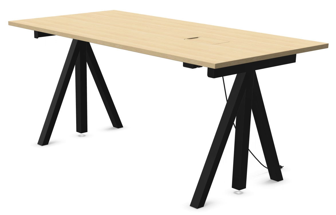 Wordesk Table Schreibtisch von String Furniture mit heller Tischplatte und schwarzem, dreibeinigem Gestell.