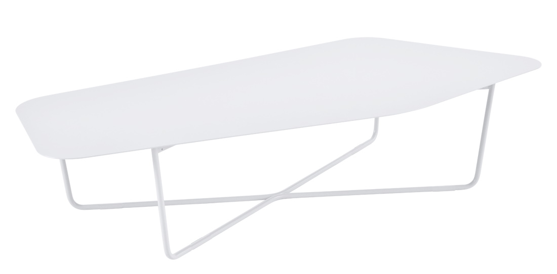 Weißer Ultrasofa Outdoor Tisch von Fermob, ein moderner, niedriger Beistelltisch für den Garten.