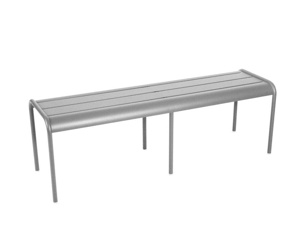 Graue Luxembourg Bank von Fermob für den Außenbereich, moderne Gartenbank aus Metall.