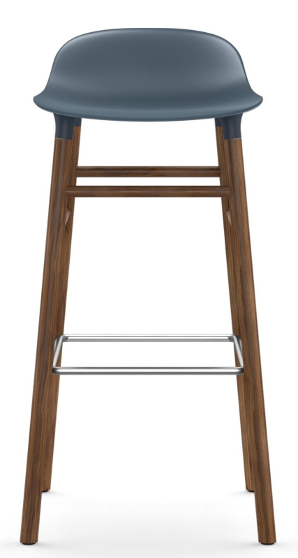 Normann Copenhagen Form Barhocker H 75 cm mit Holzbeinen und blaugrauer Sitzschale.