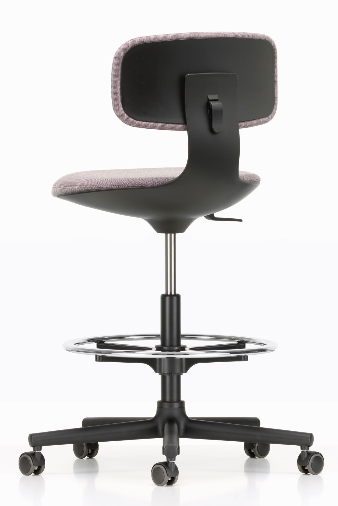 Rückansicht des Vitra Rookie High Bürodrehstuhls mit Fußstütze, grauem Sitzpolster und schwarzer Rückenlehne.