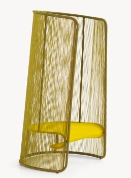 Roter Husk Sessel von Moroso aus der M' Afrique Kollektion. Design Gartenmöbel für Outdoor.