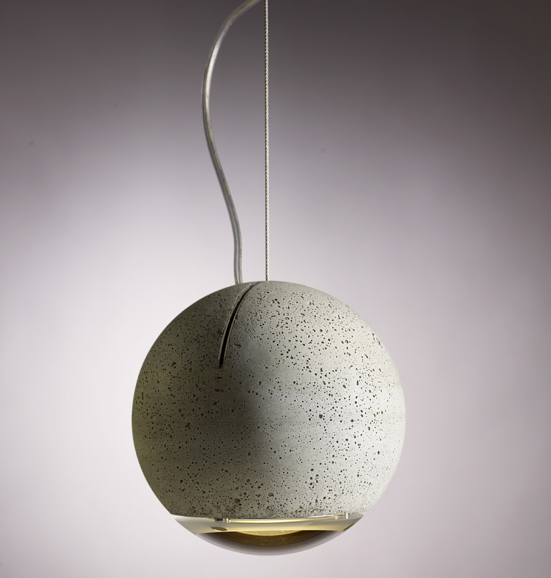 Moderne Beton Hängeleuchte in Kugelform mit warmem Lichtschein für stilvolle Innenraumbeleuchtung.