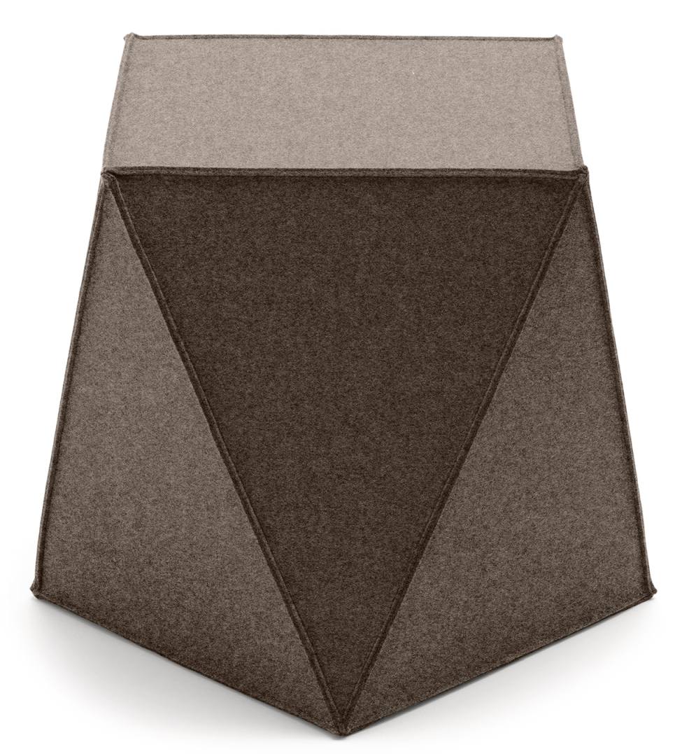 Brilli Sitzmöbel von Hey-Sign, ein moderner, brauner Filzhocker in geometrischer Form für Wohnzimmer und Büro.