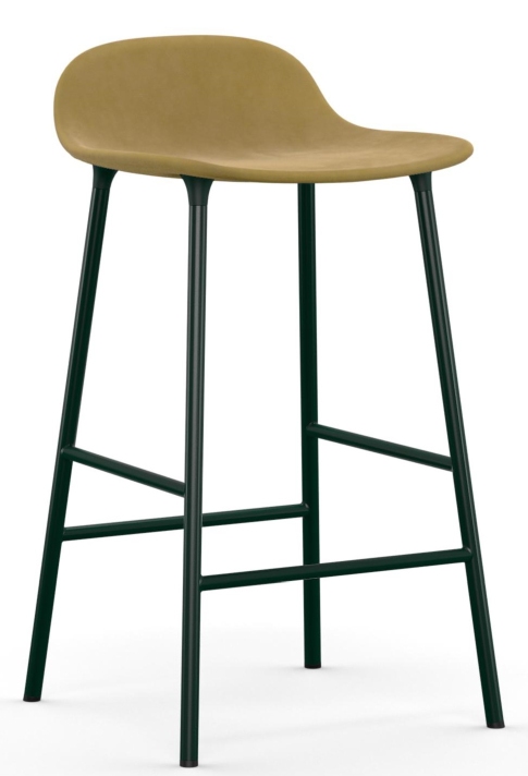 Normann Copenhagen Form Barhocker, gepolstert in Senfgelb mit schwarzem Stahlgestell, modernes Küchendesign.