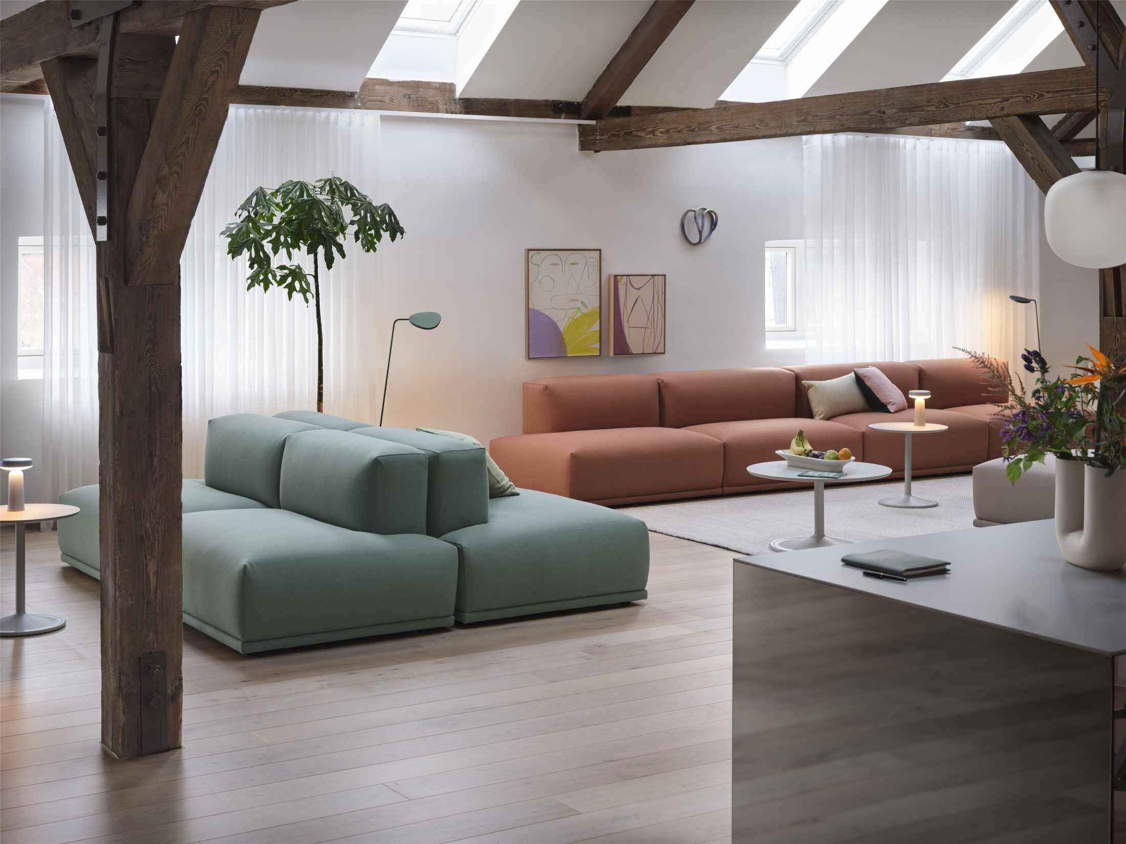 Kink-vaas H 26,3 cm Muuto Dieprood