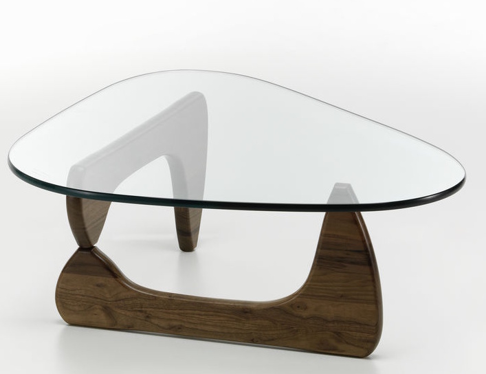Noguchi salontafel in notenhout van Vitra