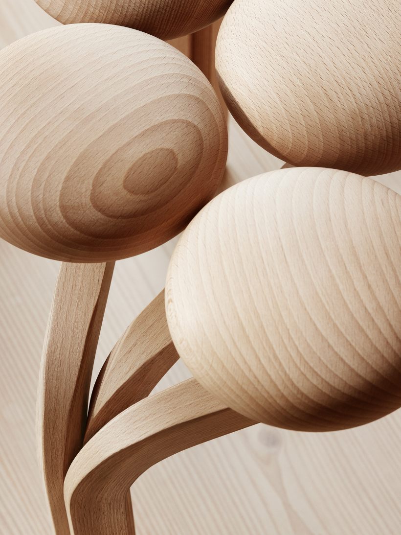 Detailaufnahme des Utzon Stool Hockers von Fritz Hansen, gefertigt aus hellem, unbehandeltem Holz.