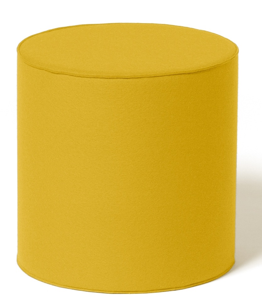 Gelber, zylindrischer Sitzhocker aus Filzstoff, ideal als moderne Sitzgelegenheit oder Beistelltisch im Wohnzimmer.