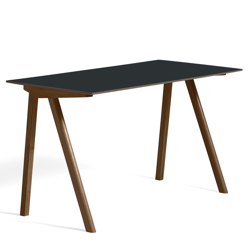 Hay Copenhague CPH 90 Schreibtisch mit schwarzer Tischplatte und braunem Holzgestell, moderne Büromöbel.
