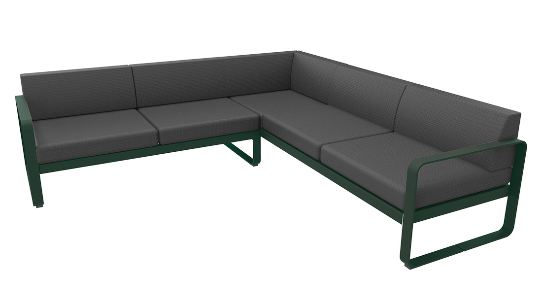 Bellevie Outdoor Lounge Sofa von Fermob, grüne Eckcouch mit grauen Polstern für Garten und Terrasse.