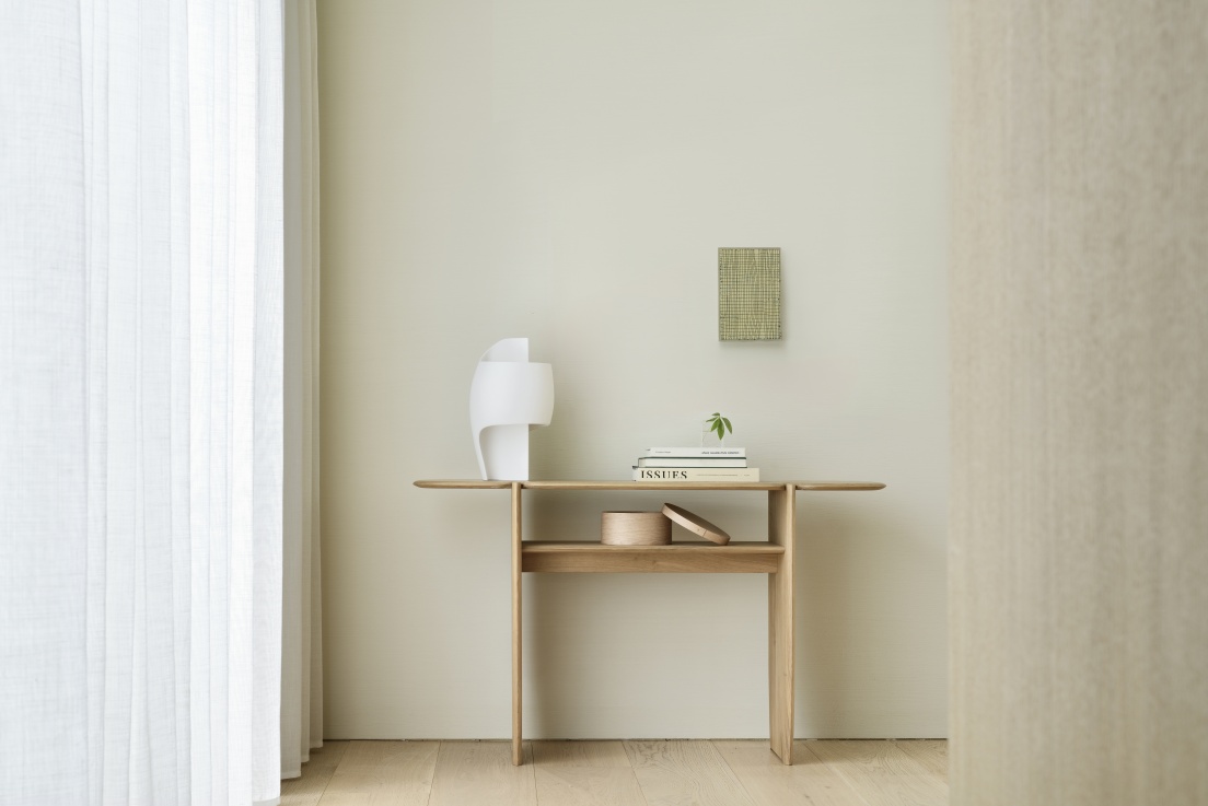 PI Konsole aus Eiche von Ethnicraft, minimalistisches Design mit Ablagefläche, ideal für Flur oder Wohnzimmer.