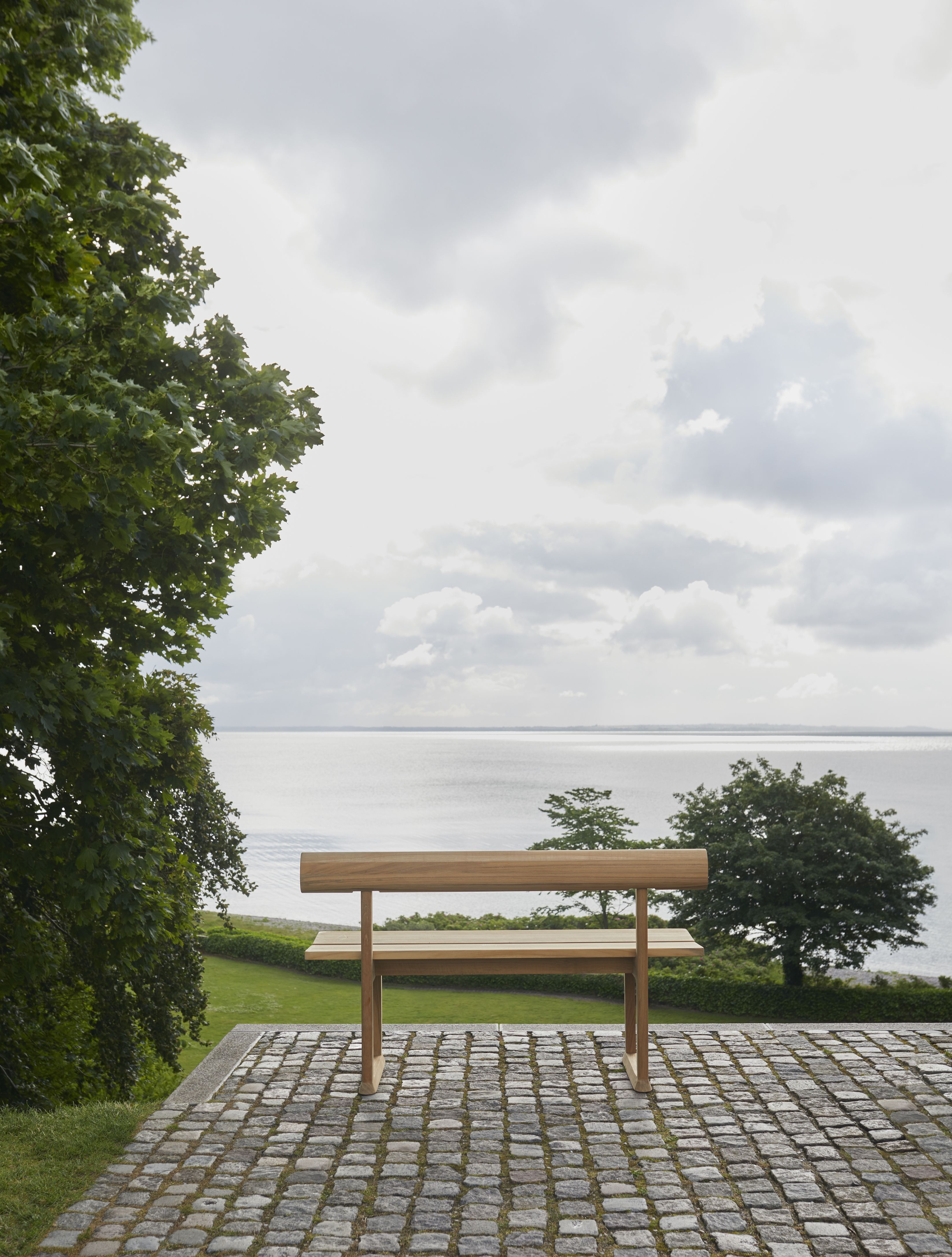 Banco Teak Bank von Skagerak: Moderne Gartenbank aus Teakholz mit Meerblick. Outdoor Möbel.