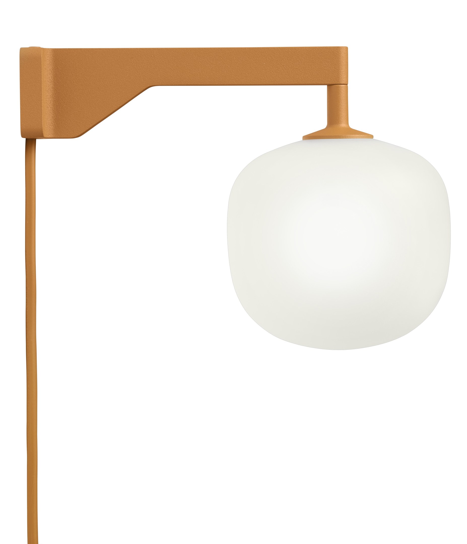 Nahaufnahme der Muuto Rime Wandleuchte in Braun mit weißem Glasschirm. Moderne Innenbeleuchtung.