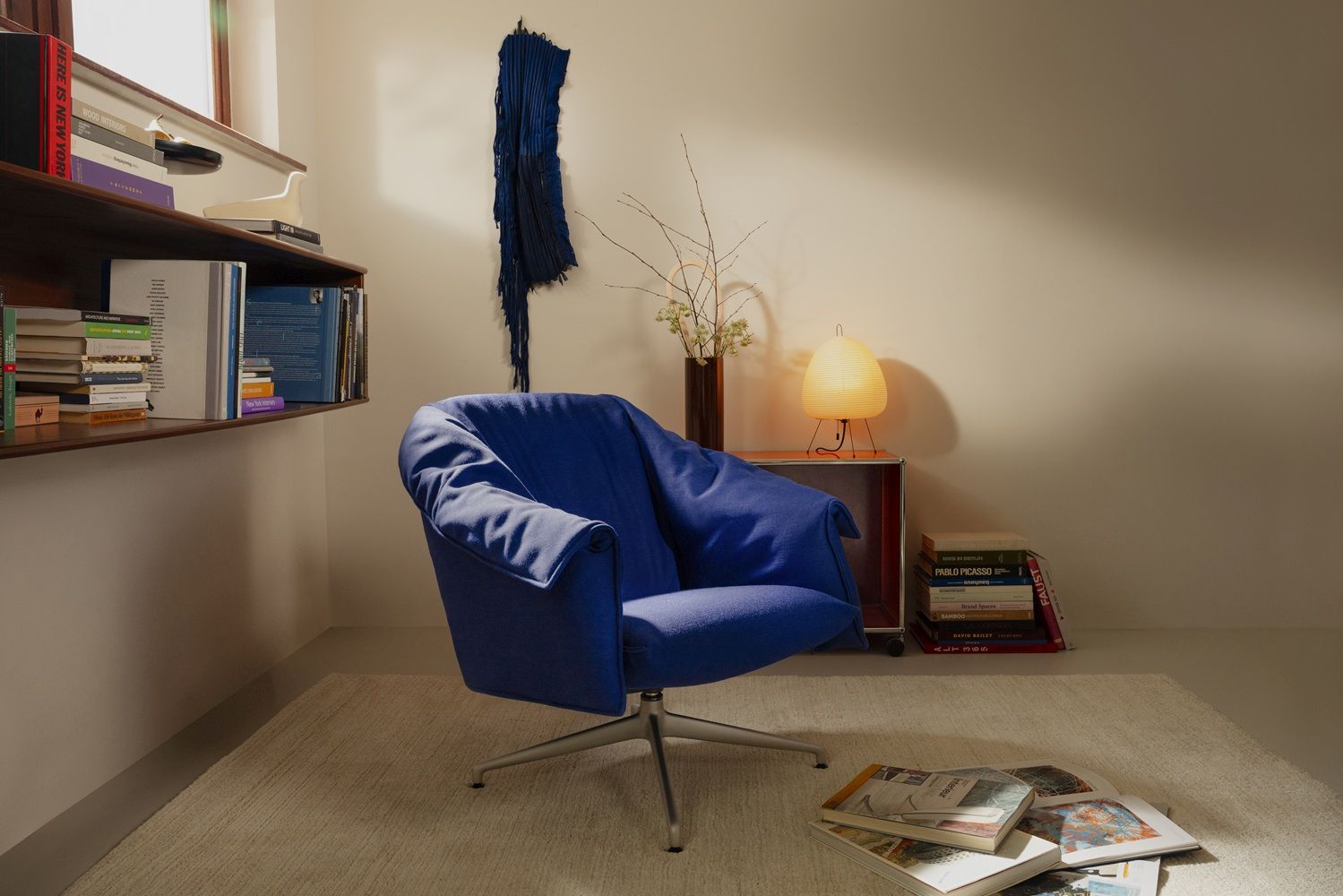 Bascule Lowback Fauteuil met voetenbankje Vitra