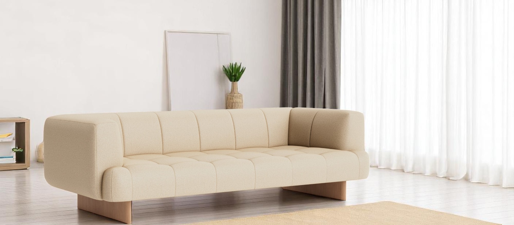 Beige Quilton Lift Sofa 3-Sitzer von Hay im modernen Wohnzimmer mit minimalistischer Dekoration und hellem Holzboden.