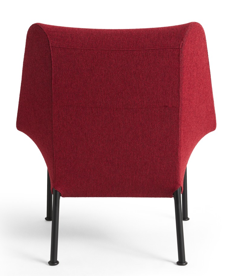 Rückansicht des roten Hay 02 Lounge Sessels mit schwarzen Beinen, ideal für Wohnzimmer und Lounges.