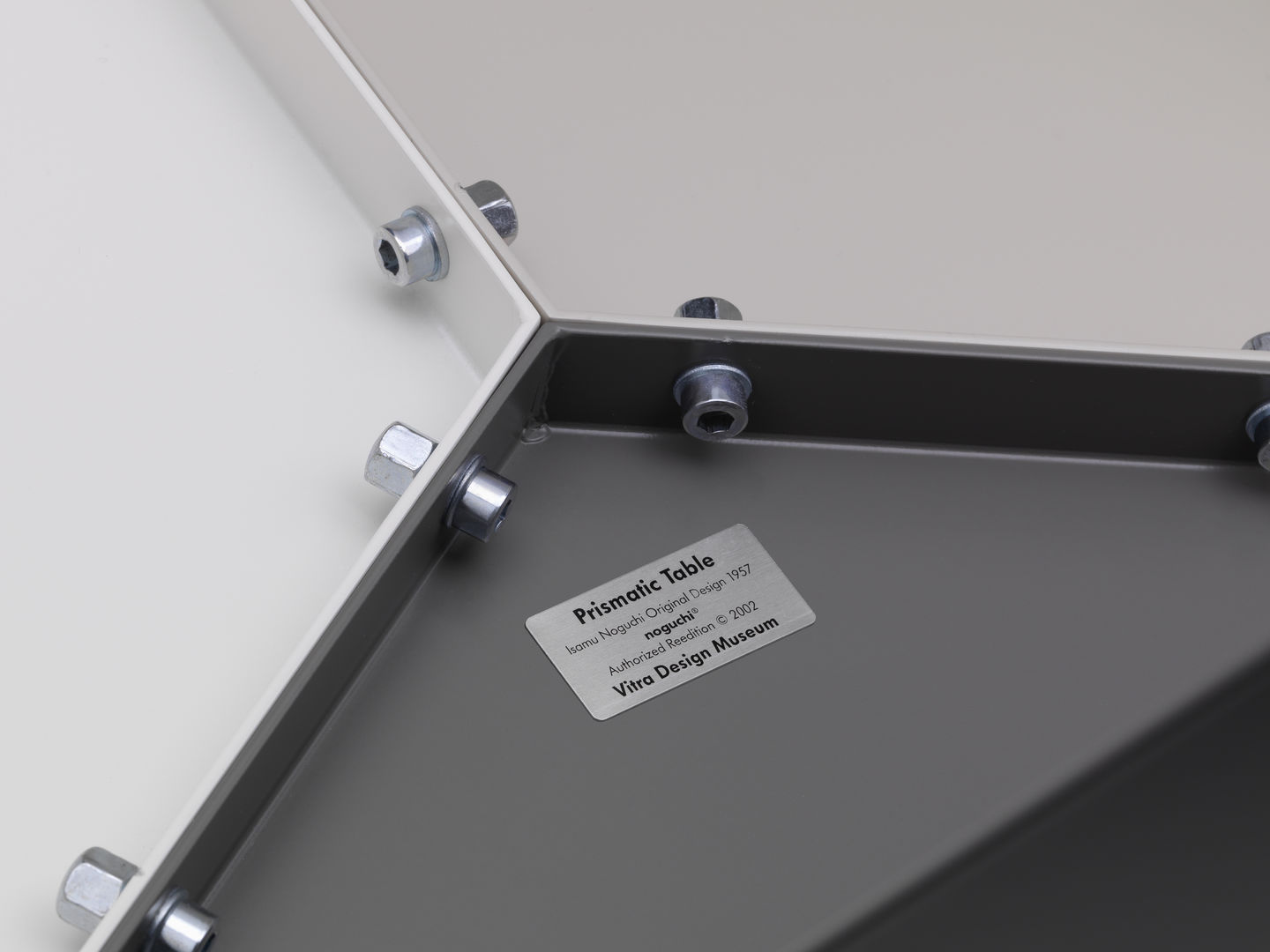 Prismatic Table bijzettafel, geometrisch ontwerp, Vitra