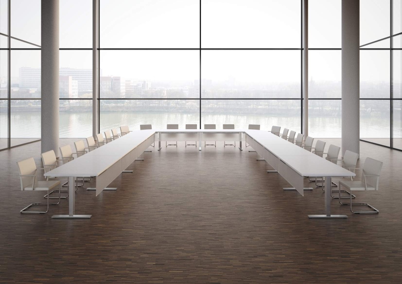 Walter Knoll JASON LITE 1700 Stühle in einem Konferenzraum mit U-förmiger Tischordnung.