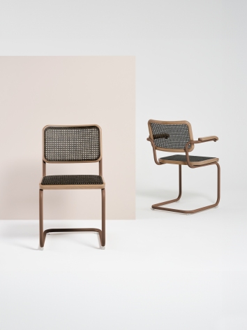 Thonet S 64 V Freischwinger Stuhl Klassiker mit Stahlrohrgestell und Wiener Geflecht, zwei Ansichten.