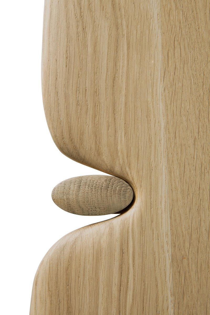Detailaufnahme des Ethnicraft PI Couchtischs: Eiche lackiert, rechteckig, mit Fokus auf die Holzverbindung.