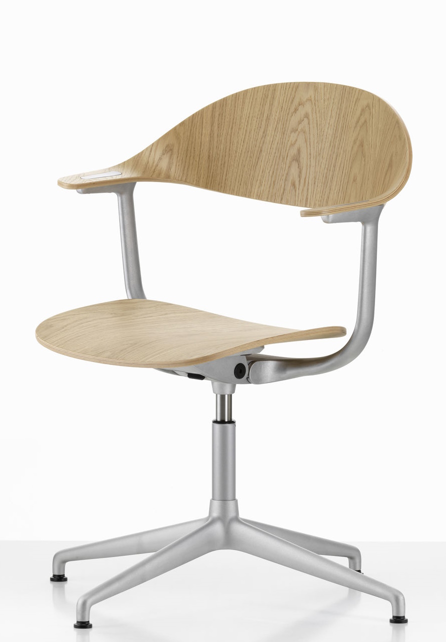 Mynt Bürodrehstuhl von Vitra mit hellem Holzfurnier, silbernem Gestell und Armlehnen im modernen Design.