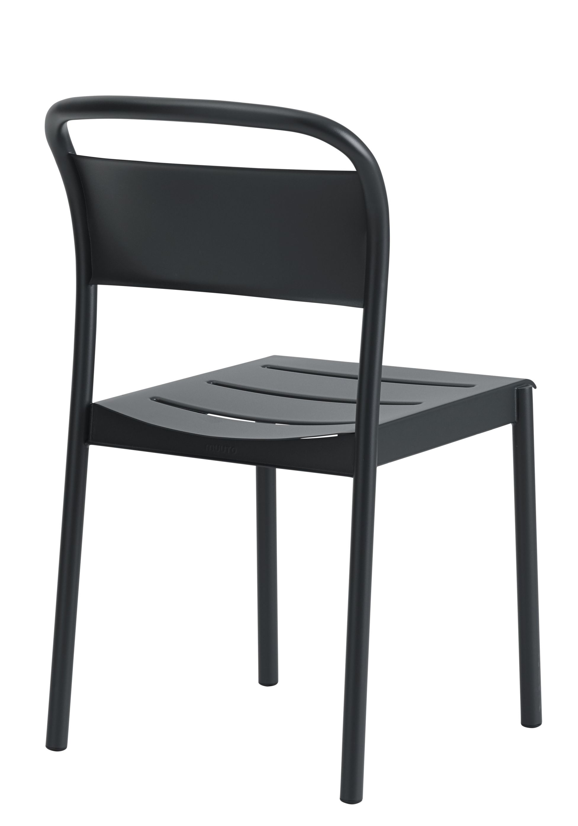 Muuto Linear Steel Stuhl für den Außenbereich, minimalistisches Design, dunkelgrauer Metallstuhl mit Lattenrostsitz, Gartenmöbel.