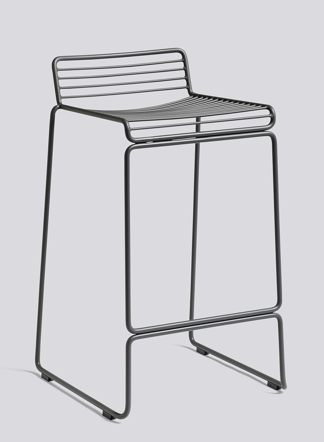 Hee Bar Stool High Barhocker von Hay in Asphalt Grau, minimalistisches Design für Küche und Bar.