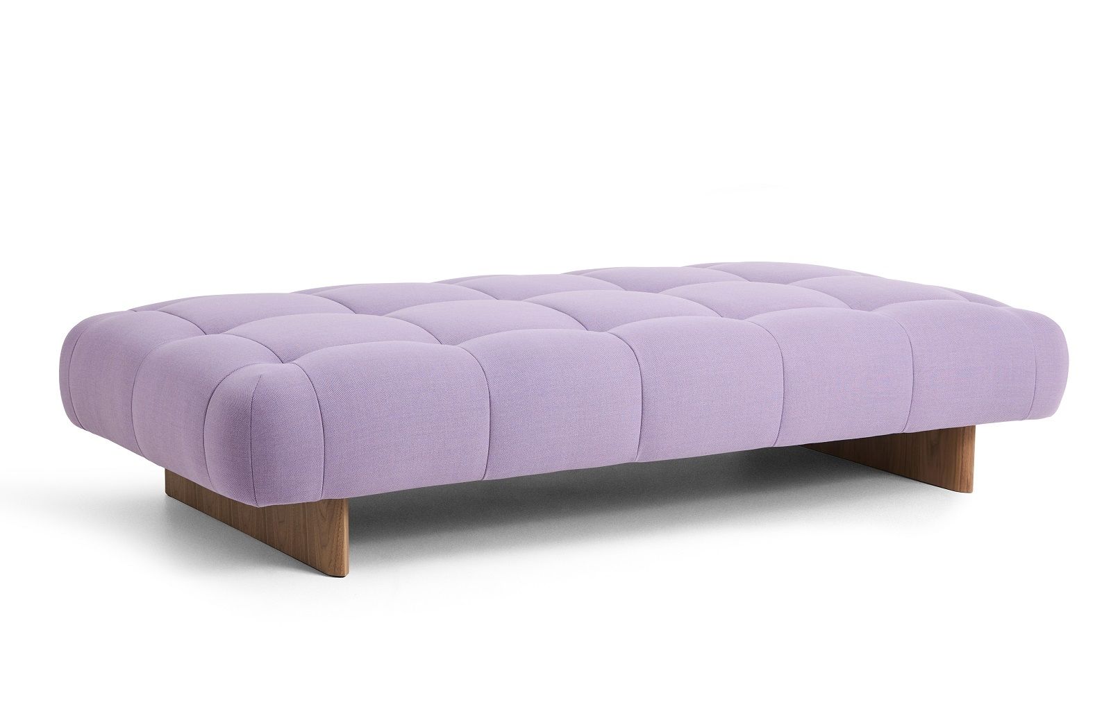 Quilton Daybed Liege von Hay in Lila mit Knopfheftung und Holzfüßen.
